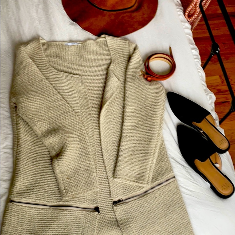 Super cute twill kind of a sweater. Casual/dressy
